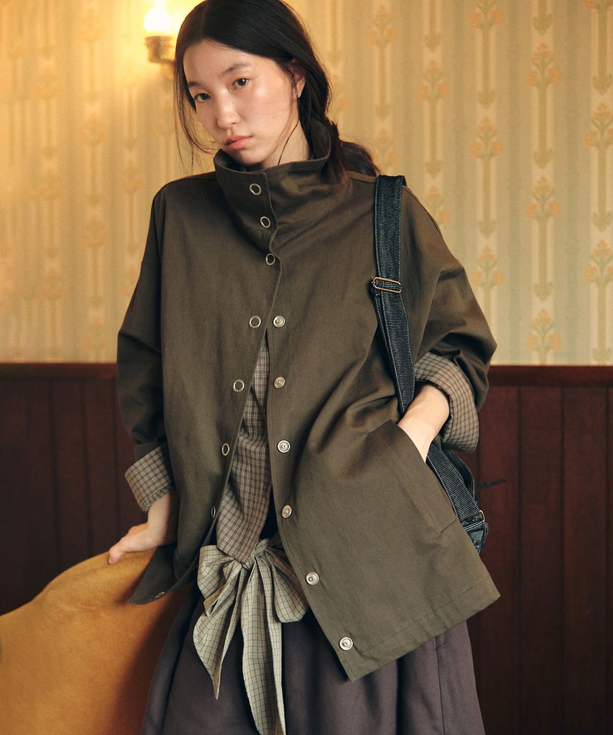 꼬모니노즈(COMONINOZ) HIGHNECK SNAP JACKET [BROWN]