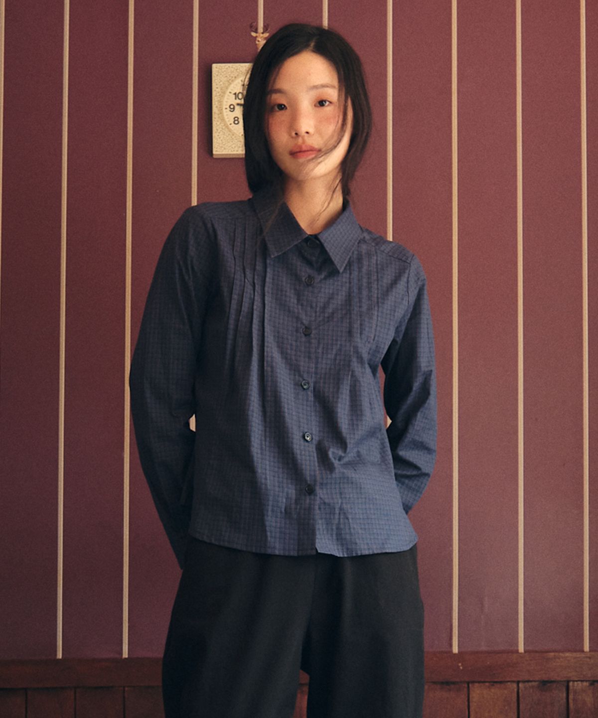꼬모니노즈(COMONINOZ) W AUTUMN PINTUCK SHIRT [NAVY]