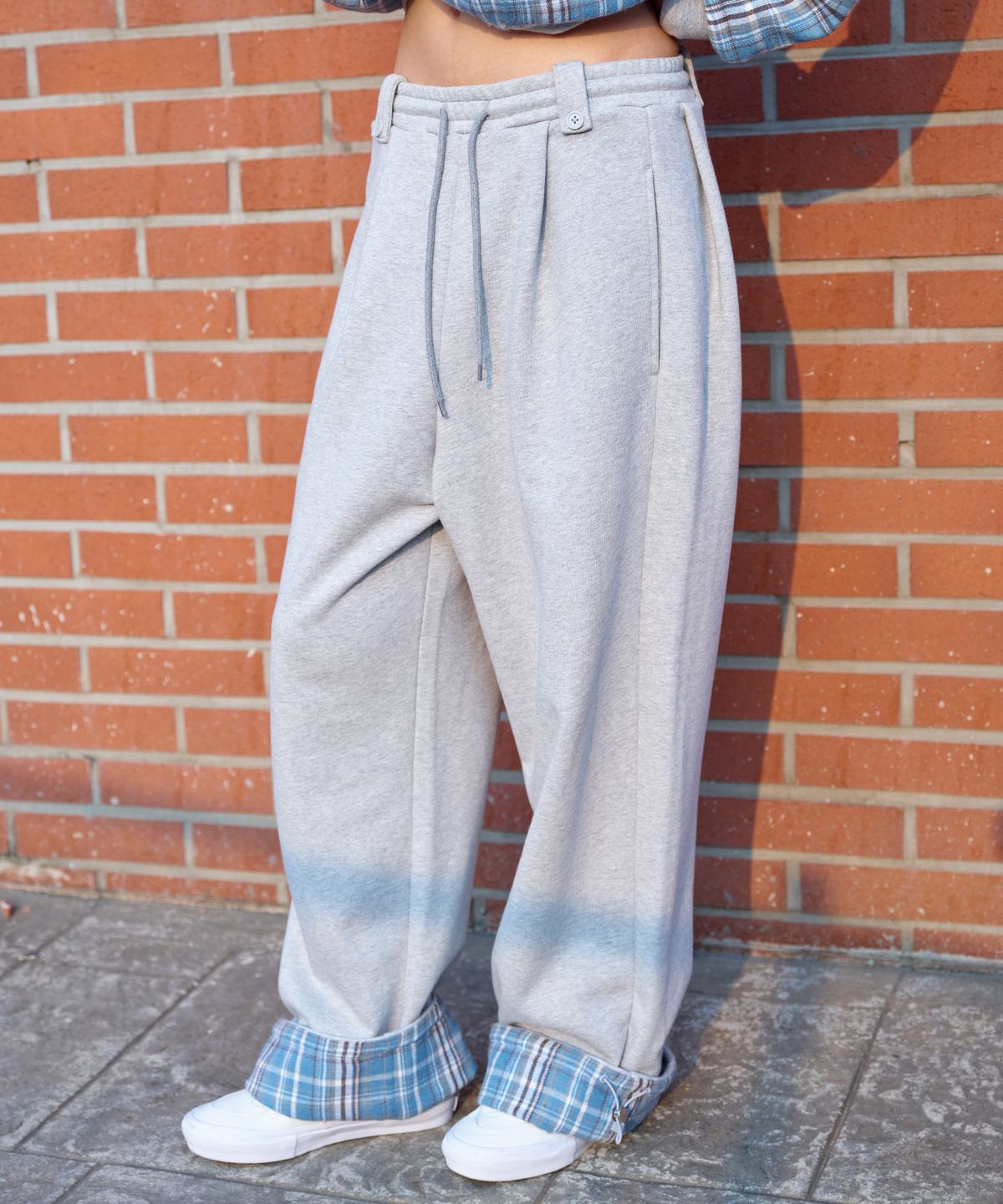엔와이엑스엑스(NYXX) CHECK ROLL UP SWEATPANTS GREY