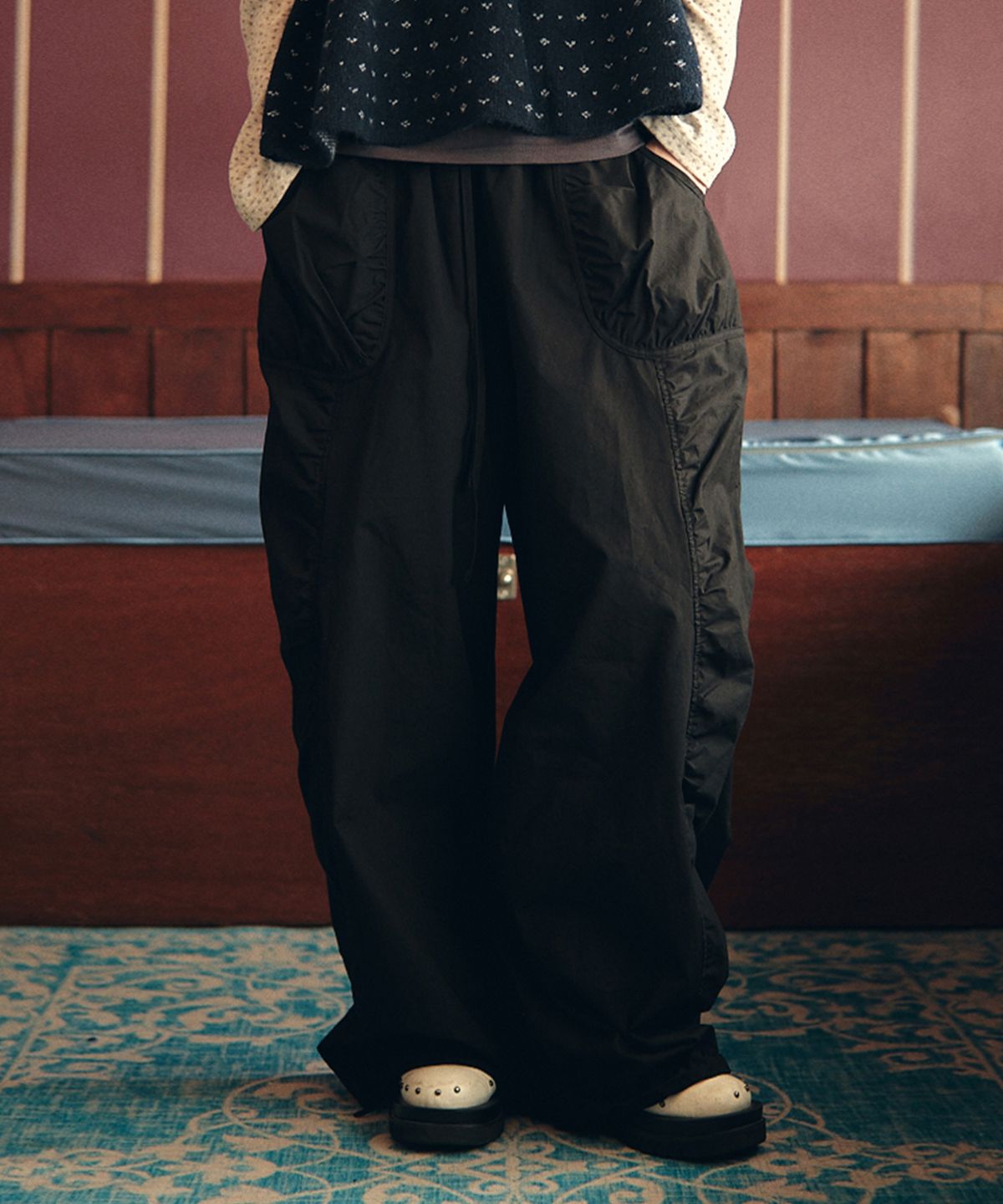 꼬모니노즈(COMONINOZ) W SHIRRING PANTS [BLACK]