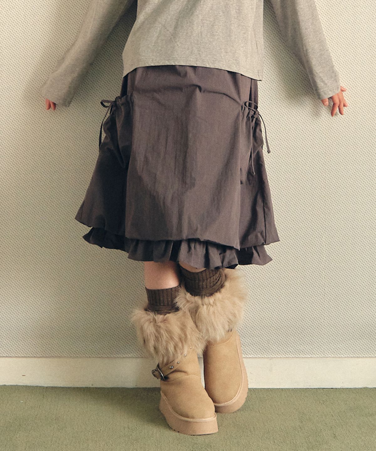 꼬모니노즈(COMONINOZ) W PUFF BALLOON SKIRT [DEEP GRAY]