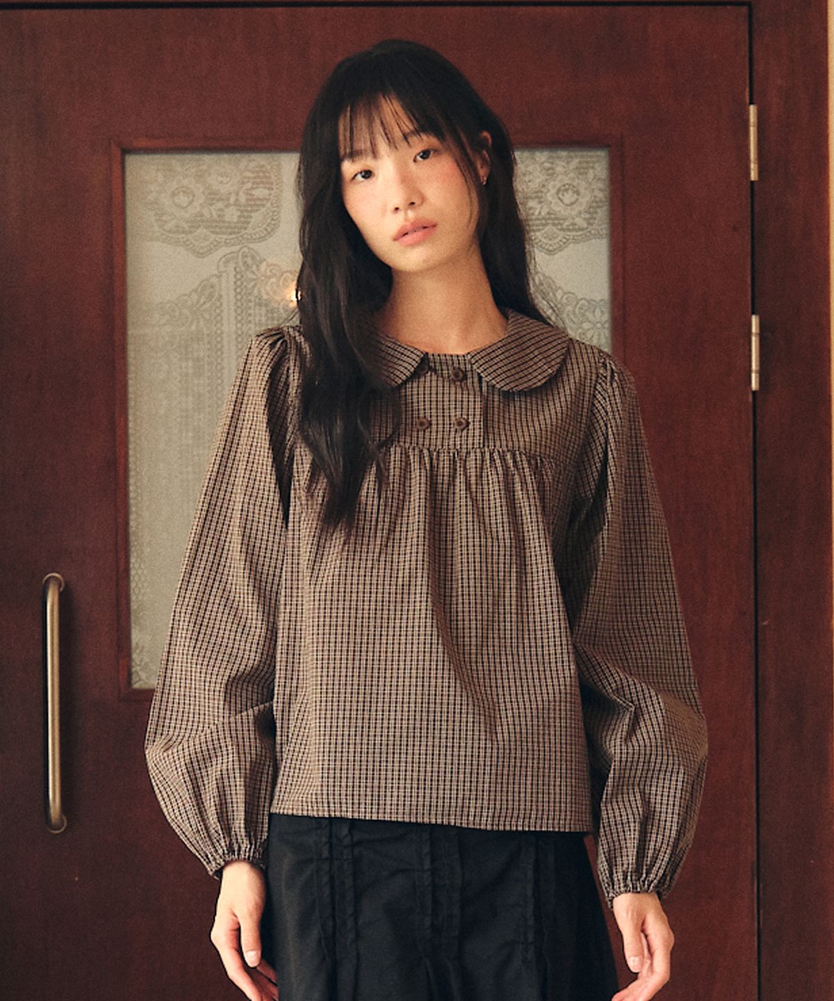 꼬모니노즈(COMONINOZ) W ROUND DOUBLE BLOUSE [BROWN]