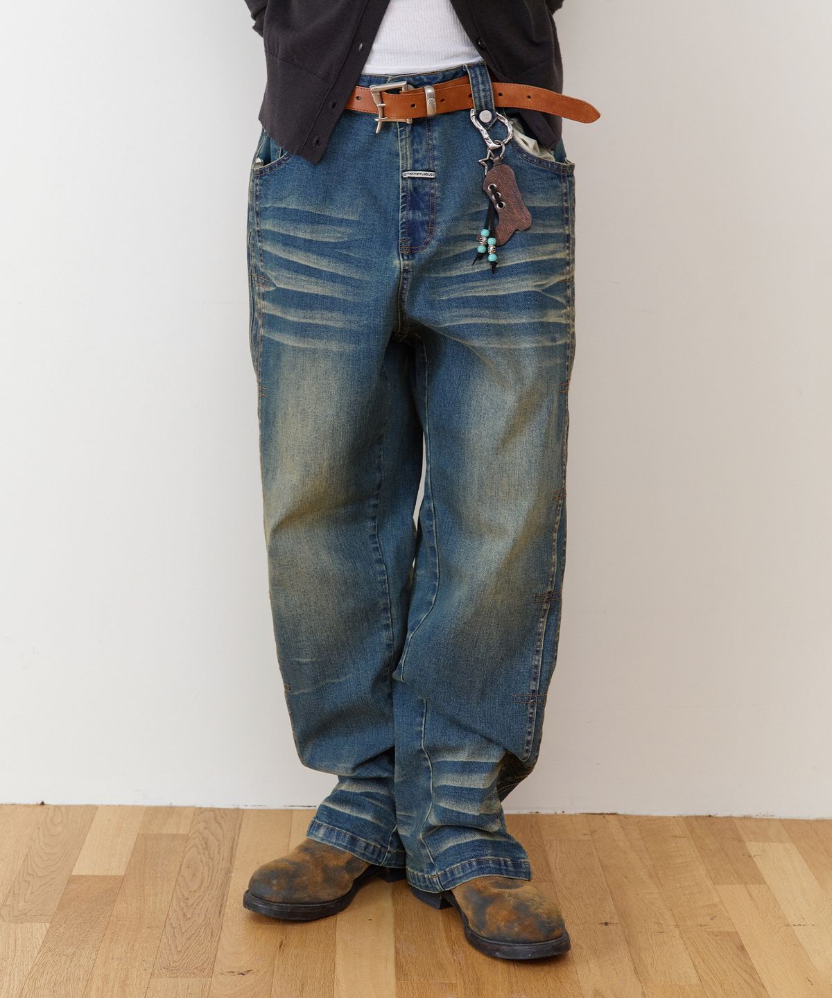 더바이닐하우스(THEVINYLHOUSE) PLEATED LINE DENIM PANTS BLUE