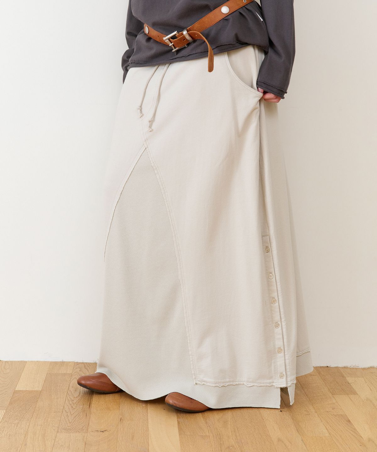더바이닐하우스(THEVINYLHOUSE) MULTI LAYER SWEATSKIRT(W) BEIGE