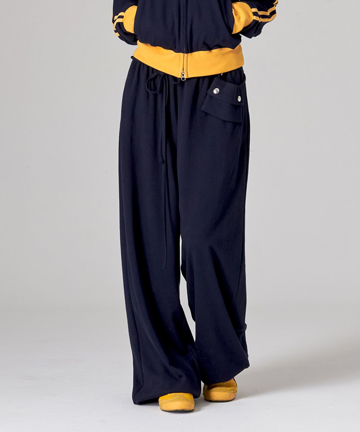 이스케이프프롬(ESCAPEFROM) 스몰 포켓 레이어드 스웻팬츠 네이비