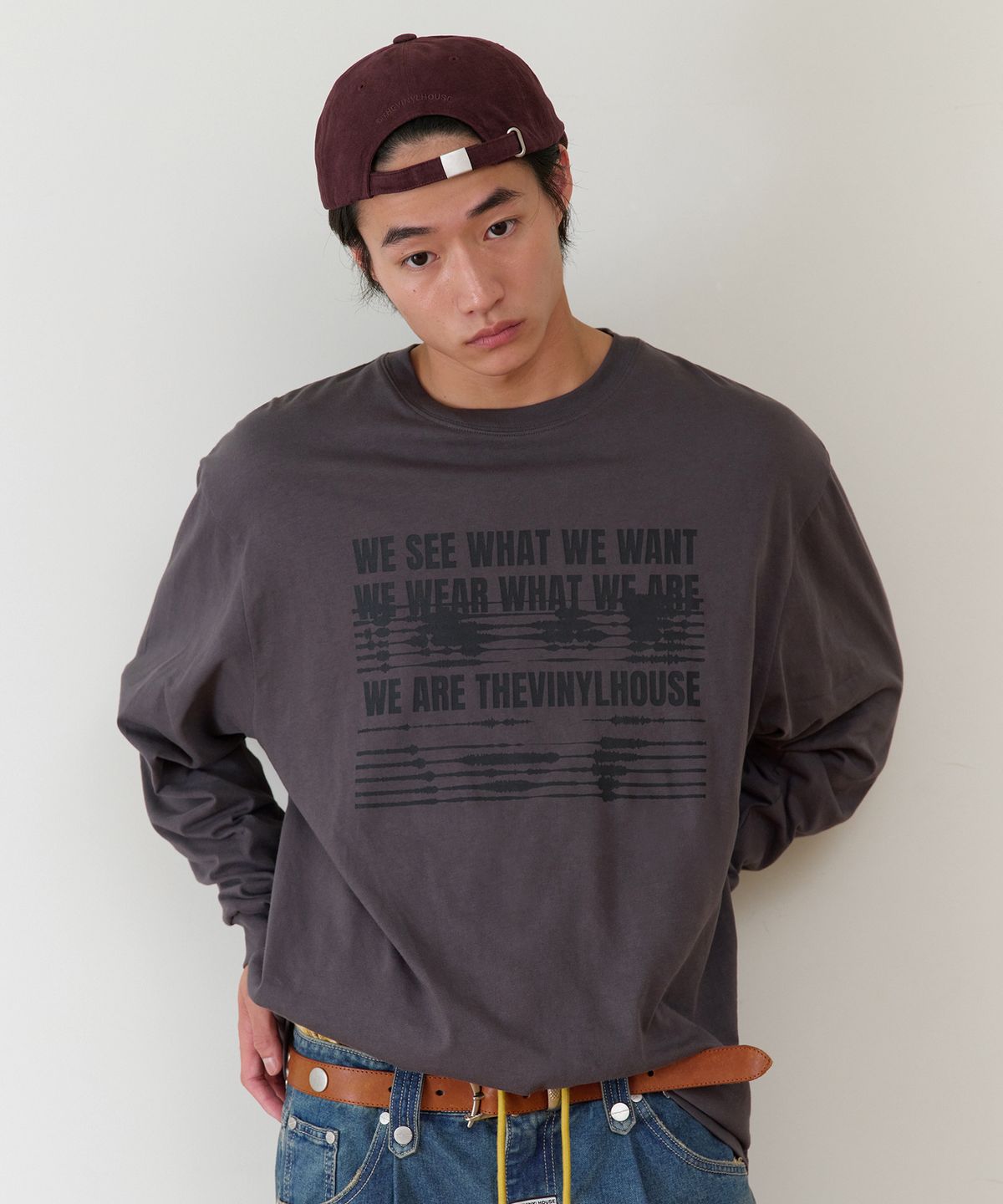 더바이닐하우스(THEVINYLHOUSE) WE ARE LS TEE CHARCOAL