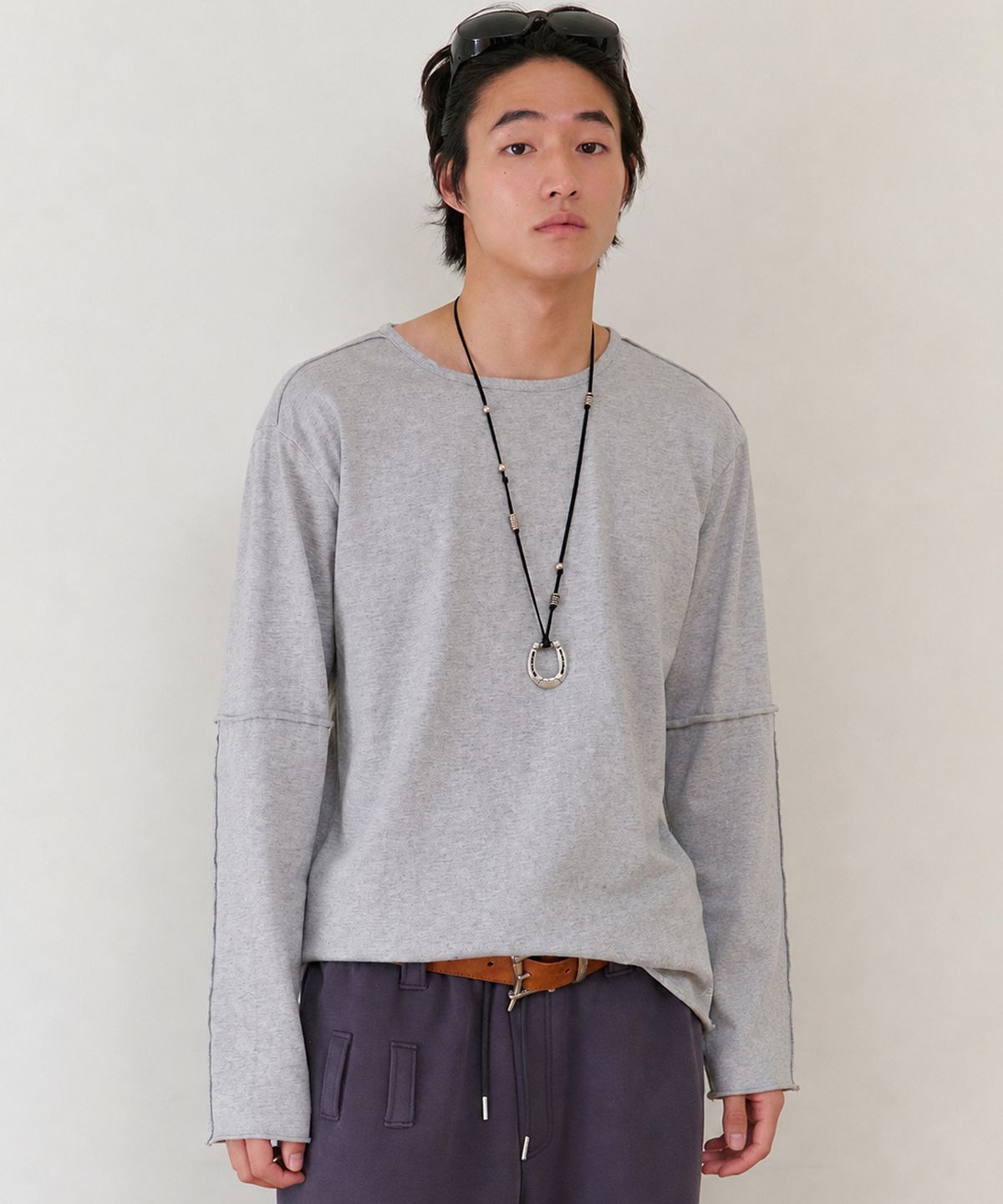 더바이닐하우스(THEVINYLHOUSE) CUT-OFF LAYERED LS TEE GREY