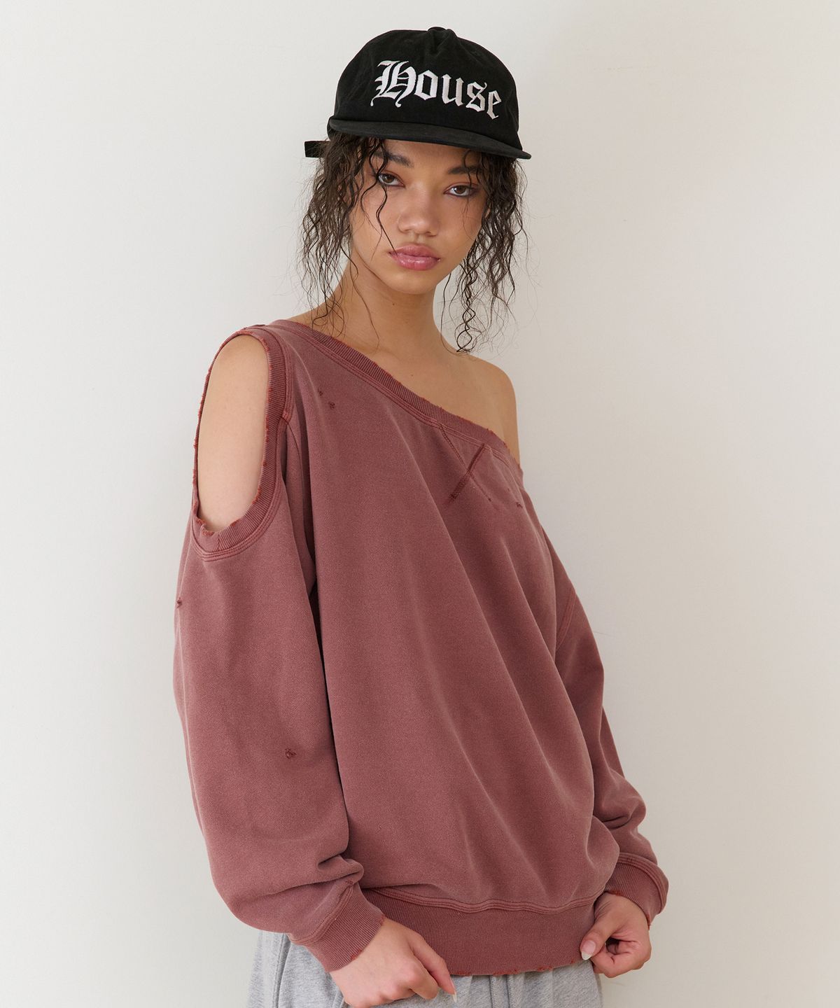 더바이닐하우스(THEVINYLHOUSE) OPEN SHOULDER SWEATSHIRTS(W) BRICK