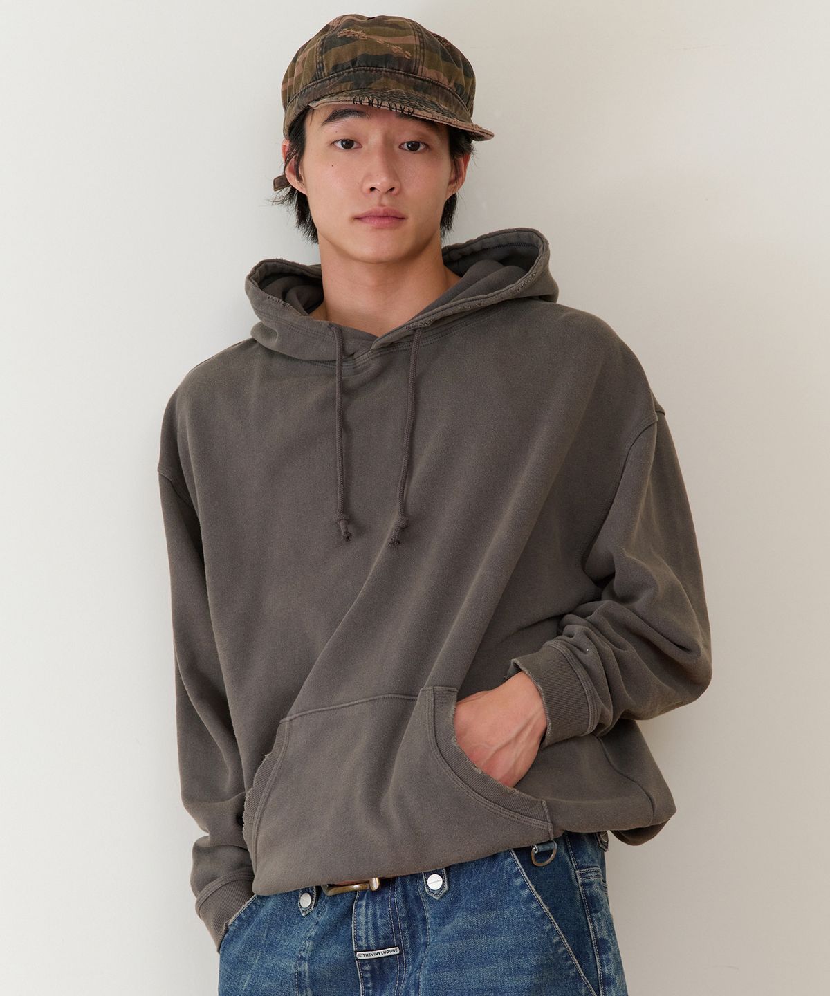 더바이닐하우스(THEVINYLHOUSE) STRING WASHED HOODIE CHARCOAL