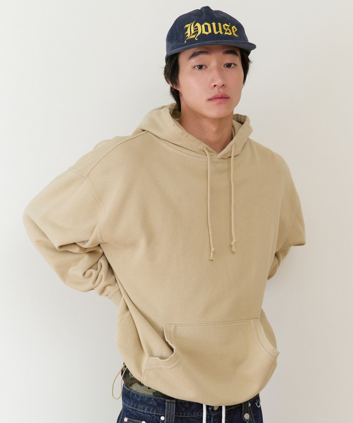 더바이닐하우스(THEVINYLHOUSE) STRING WASHED HOODIE SAND