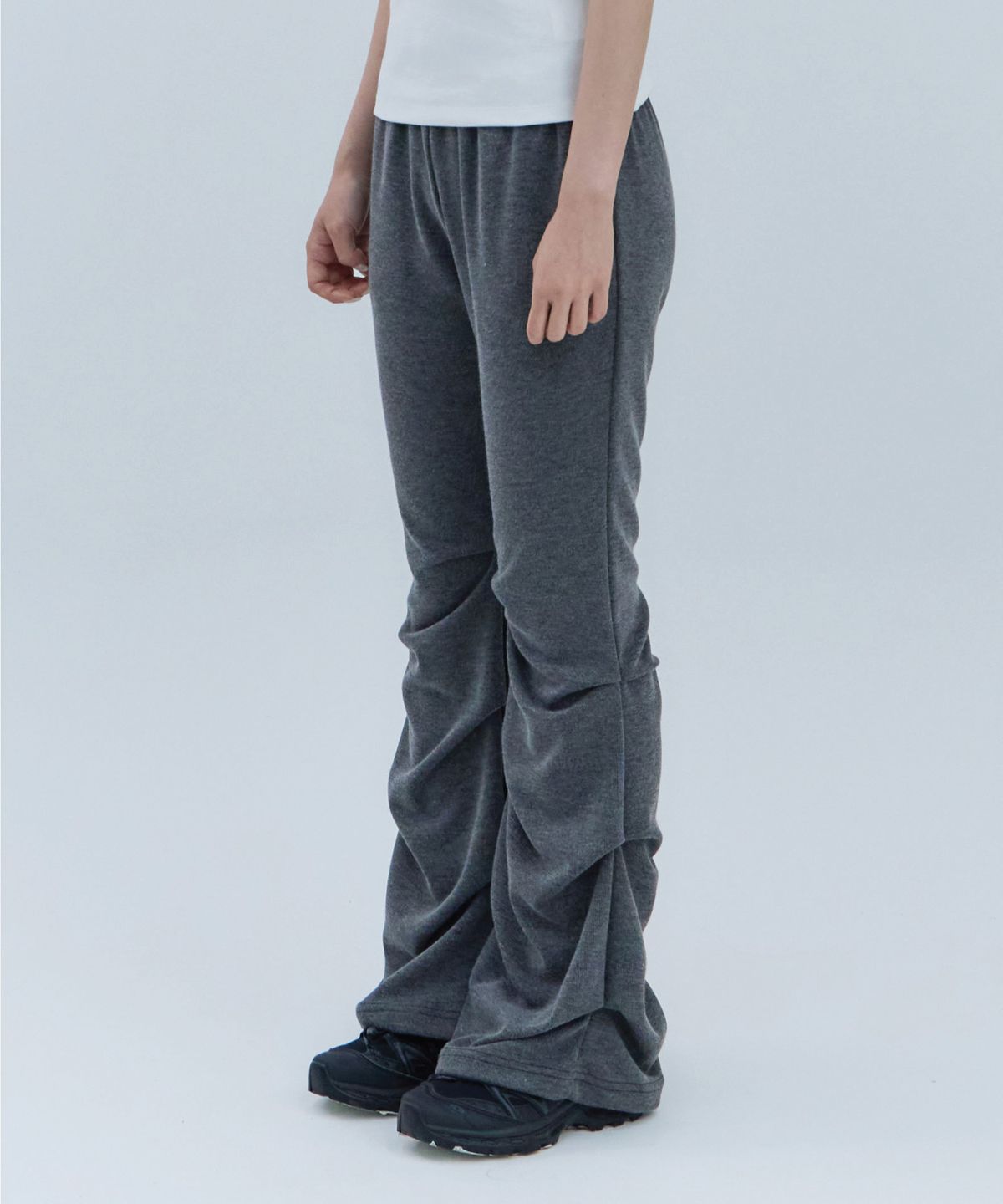 고리(GORI) Bootcut Shirring Pants (charcoal)