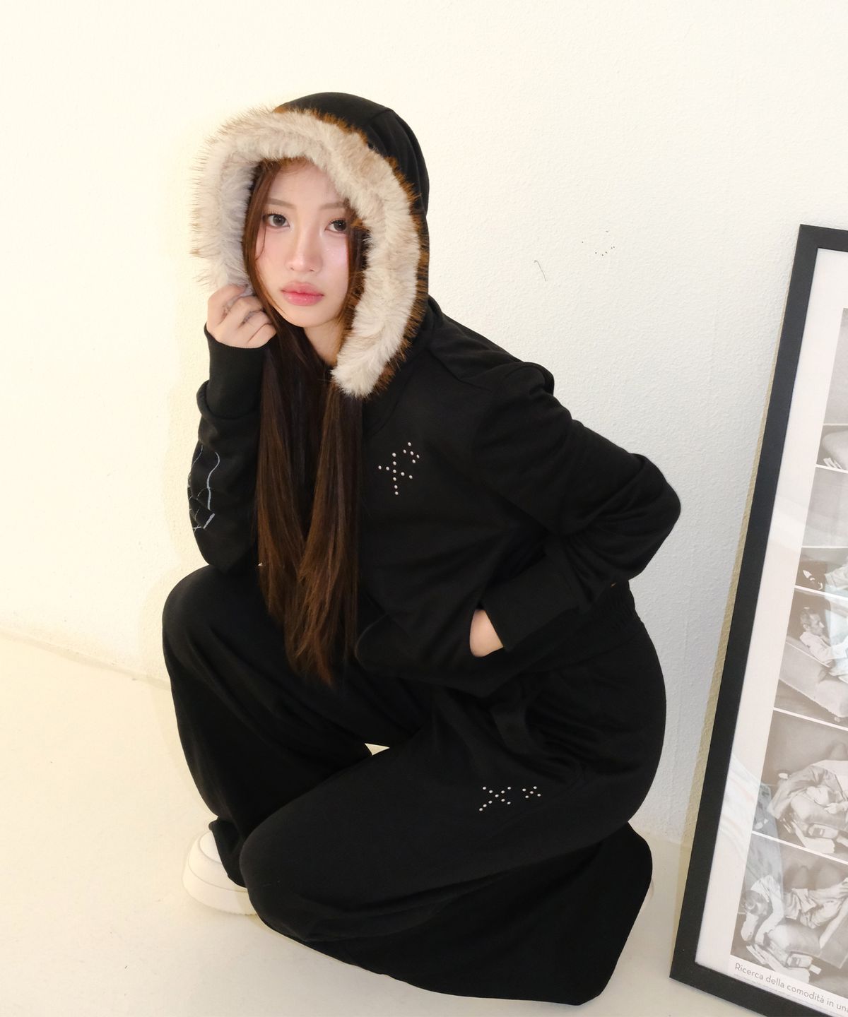 엘엠알(LMR) 스터드 하이넥 투웨이 퍼 후드집업 BLACK