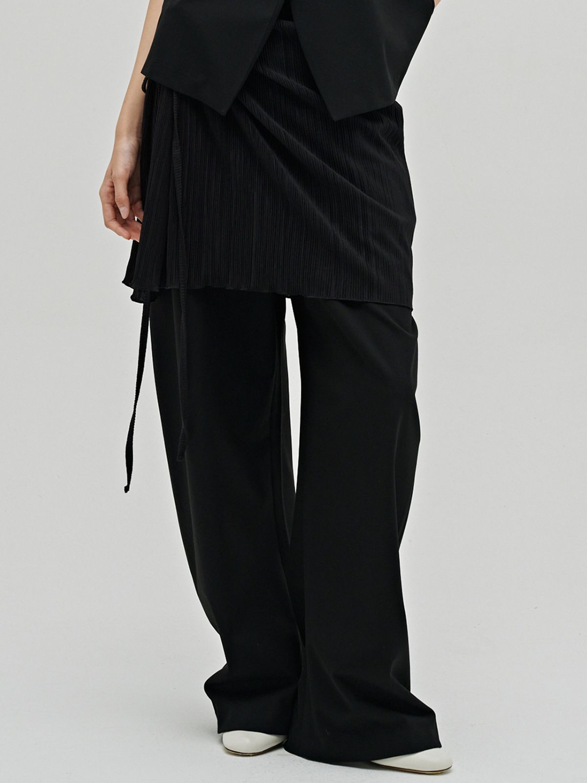 누브(NOUVE) 플리츠 랩 스커트 - 블랙 / Pleated Wrap Skirt - Black