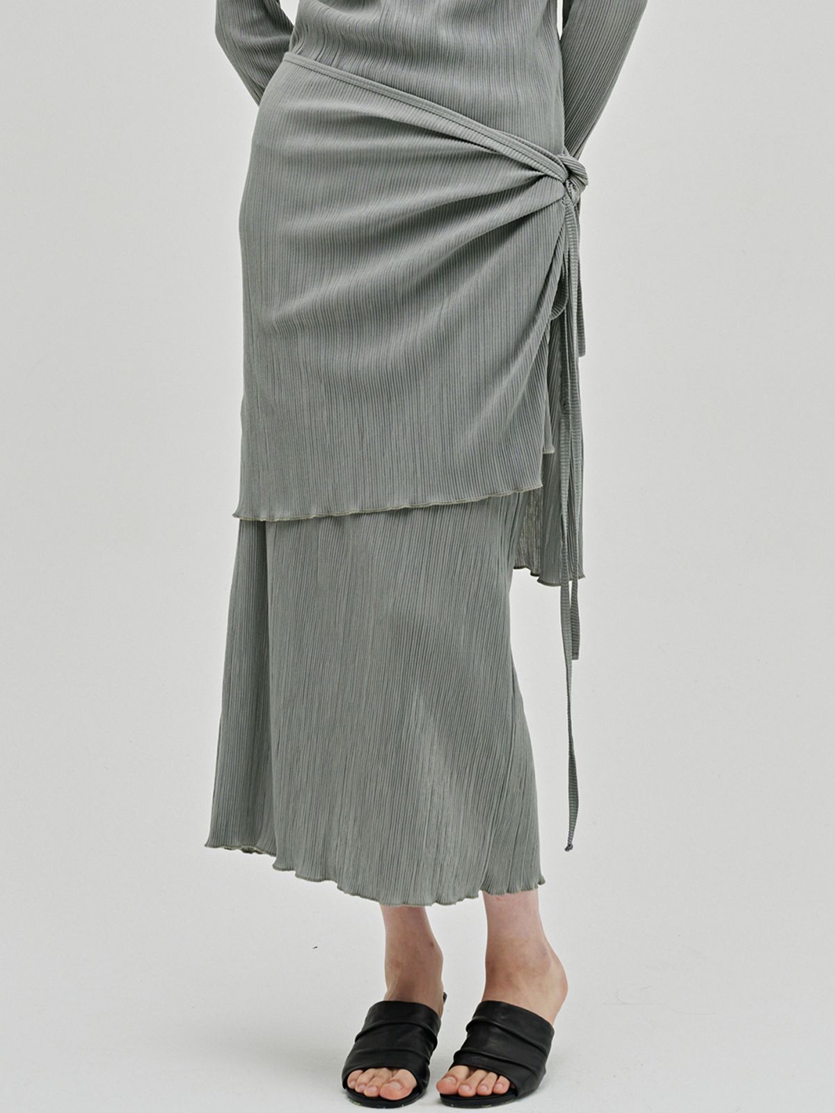 누브(NOUVE) 플리츠 랩 스커트 - 라이트 그레이 / Pleated Wrap Skirt - L.Gray