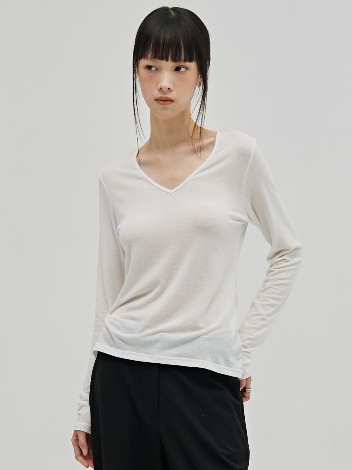 누브(NOUVE) 브이넥 울 티셔츠 - 화이트 / V-Neck Wool T-Shirt - White