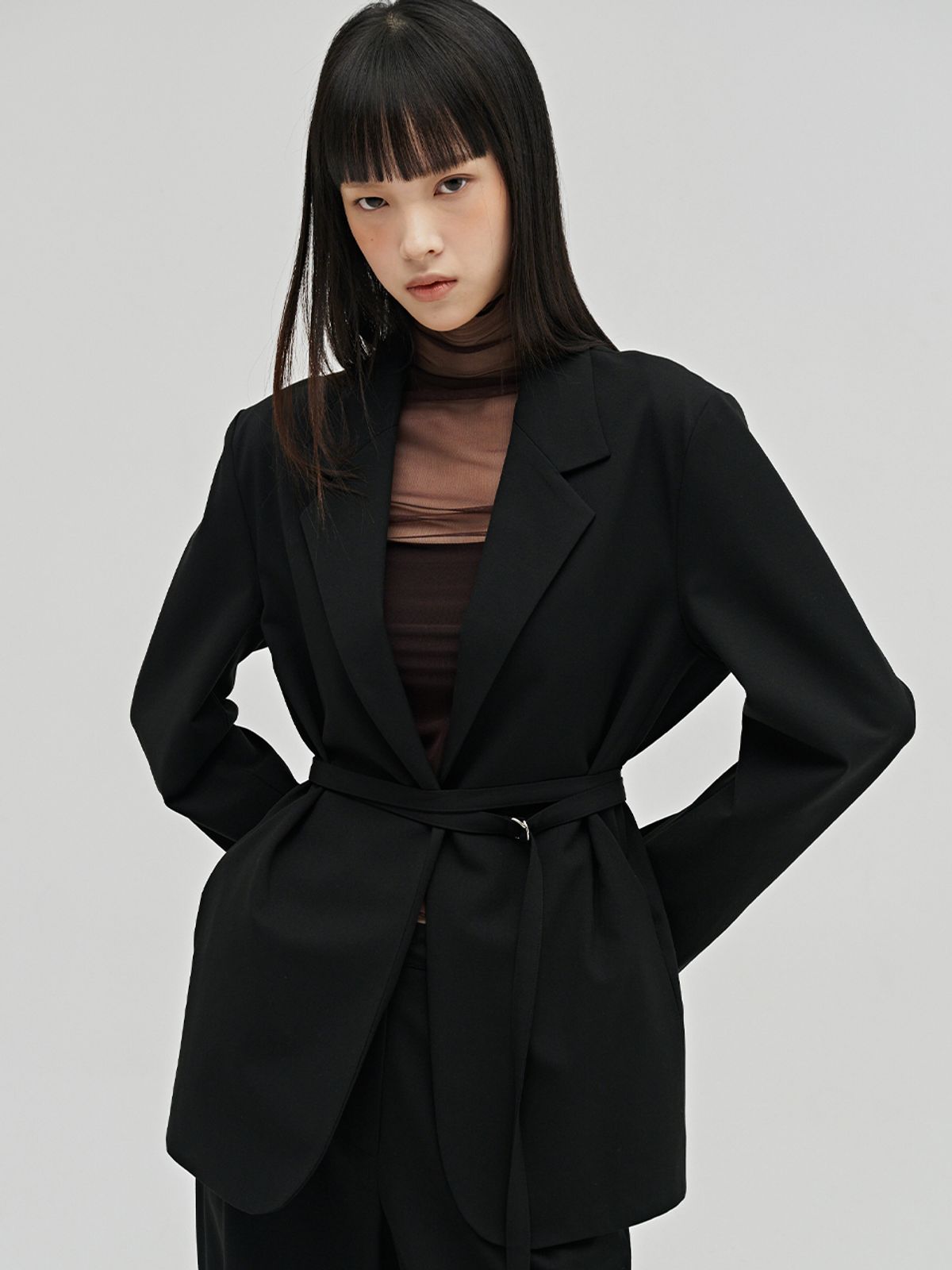 누브(NOUVE) 울 테일러드 벨티드 자켓 - 블랙 / Wool Tailored Belted Jacket - Black