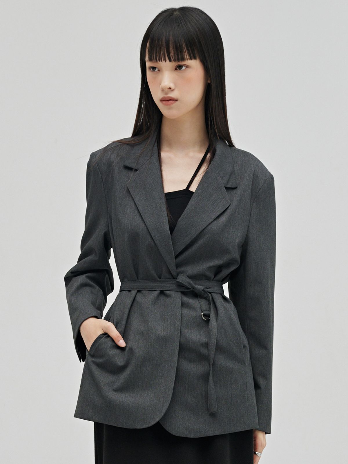 누브(NOUVE) 울 테일러드 벨티드 자켓 - 다크 그레이 / Wool Tailored Belted Jacket - D.Gray