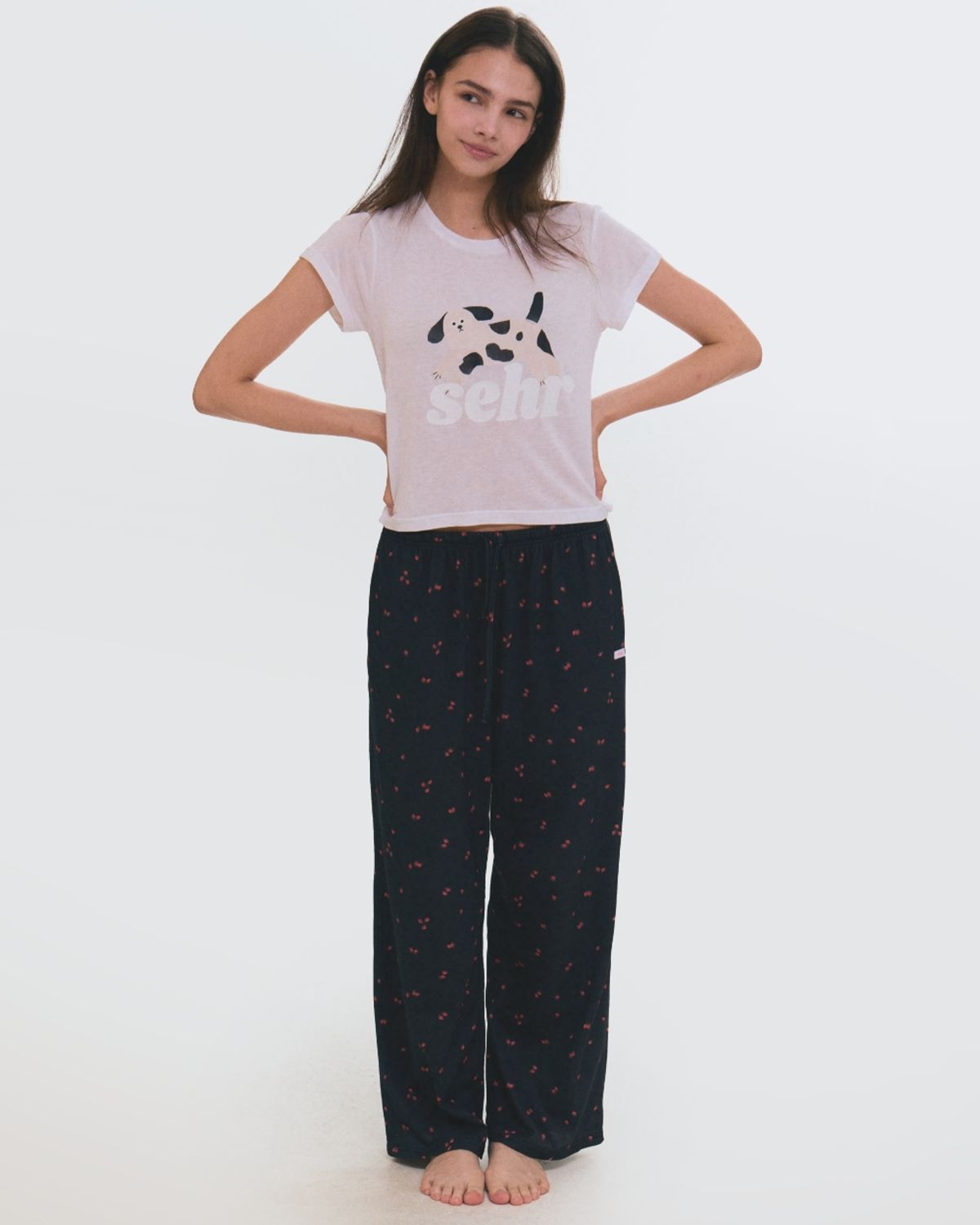 세르(SEHR) Red Berry Day-Wear Pants (Black)