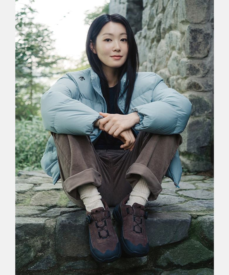 [시바타히카리 착용] 에센셜 숏 푸퍼 컴포트핏 다운 자켓 스카이 블루 SR423UDJO1