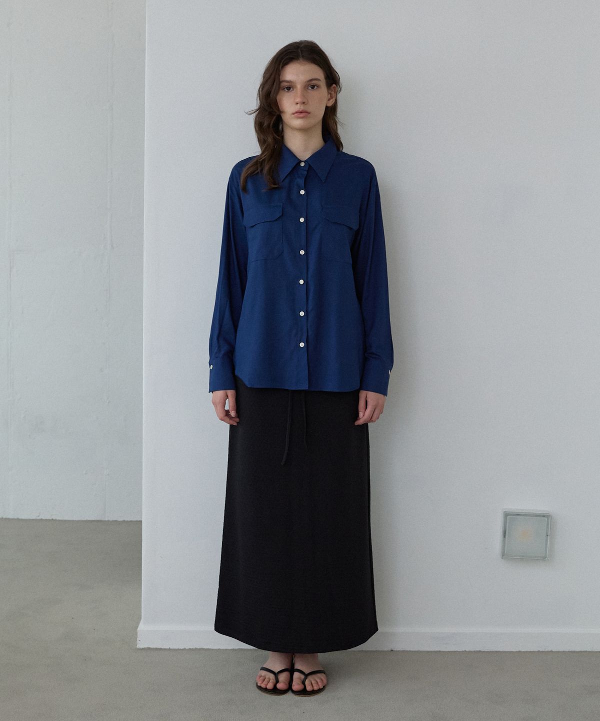 위오이(WIOE) Double Pocket Shirt_Deep Blue