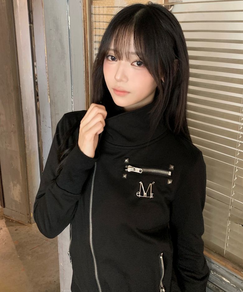 리버트 메탈 엠블럼 사선 자켓