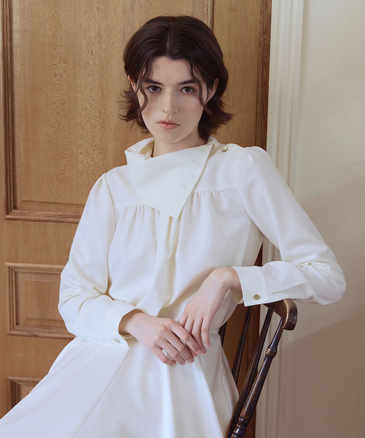 아이스가든에이오공팔(ICE GARDEN A.508) High-neck Scarf Detail Blouse_Beige