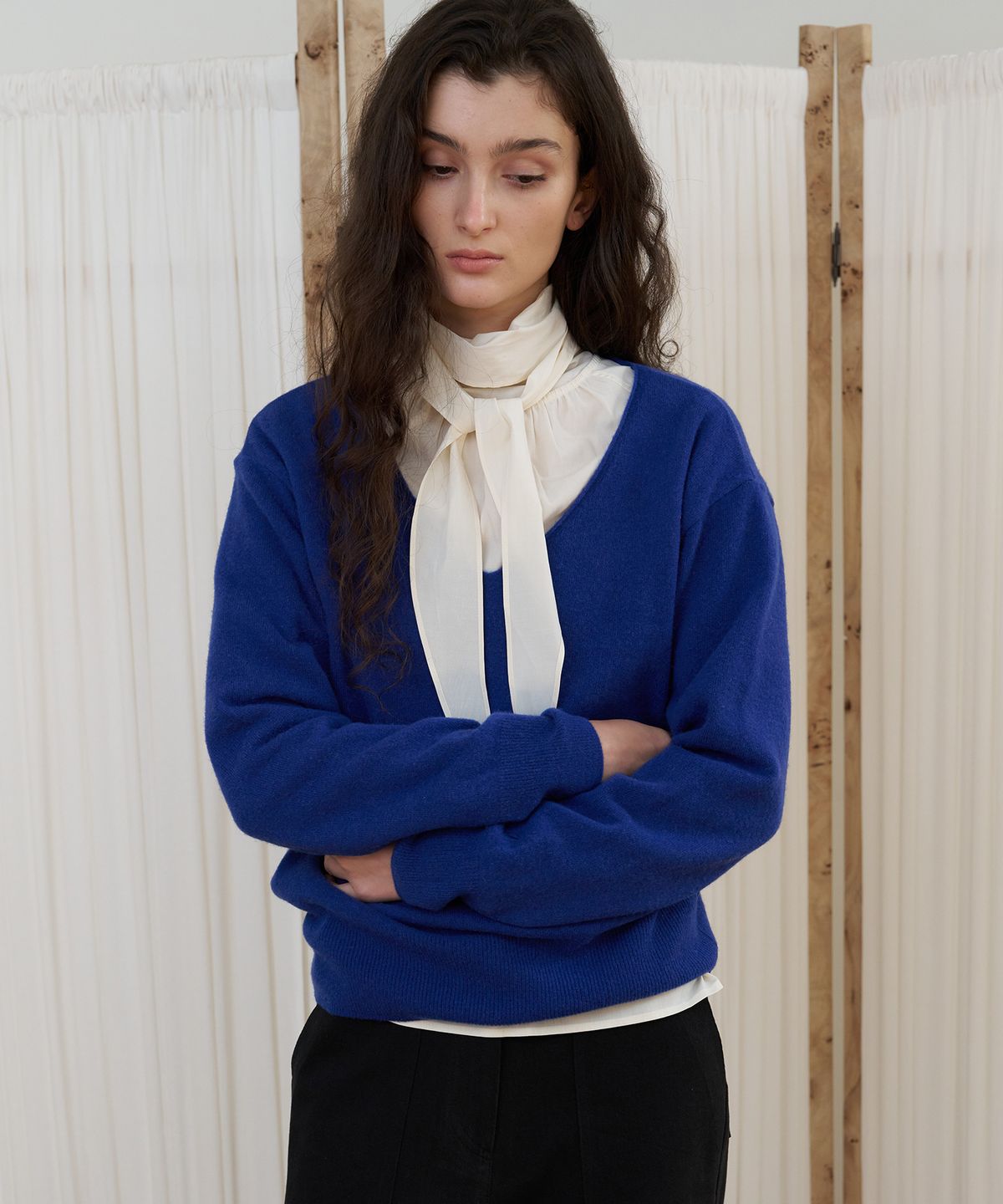 포에트서울(POETSEOUL) SIGN V-NECK KNIT_cobalt