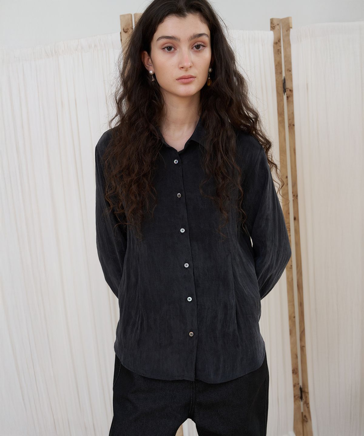 포에트서울(POETSEOUL) ROA SOFT SHIRT_charcoal