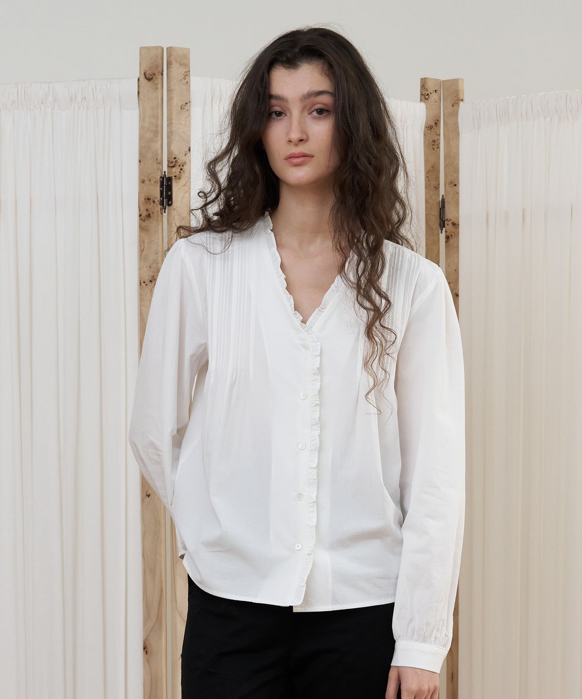 포에트서울(POETSEOUL) FRAME FRILL BLOUSE_ivory