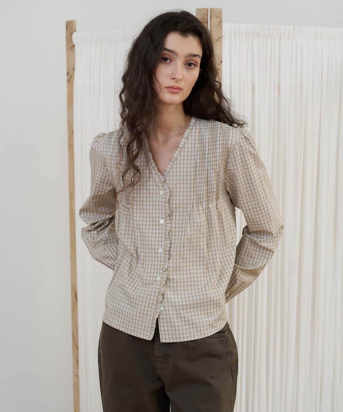 포에트서울(POETSEOUL) FRAME FRILL BLOUSE_check beige