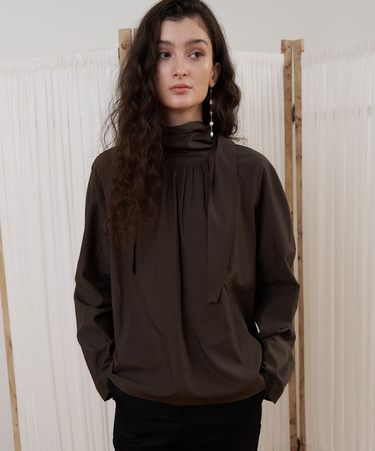 포에트서울(POETSEOUL) DOUBLE TIE BLOUSE_brown