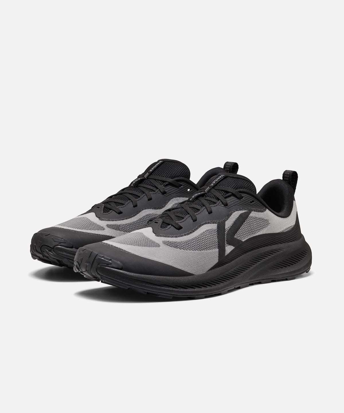 킨(KEEN) WANDER 남성 트레일 러닝화 TRIPLE BLACK
