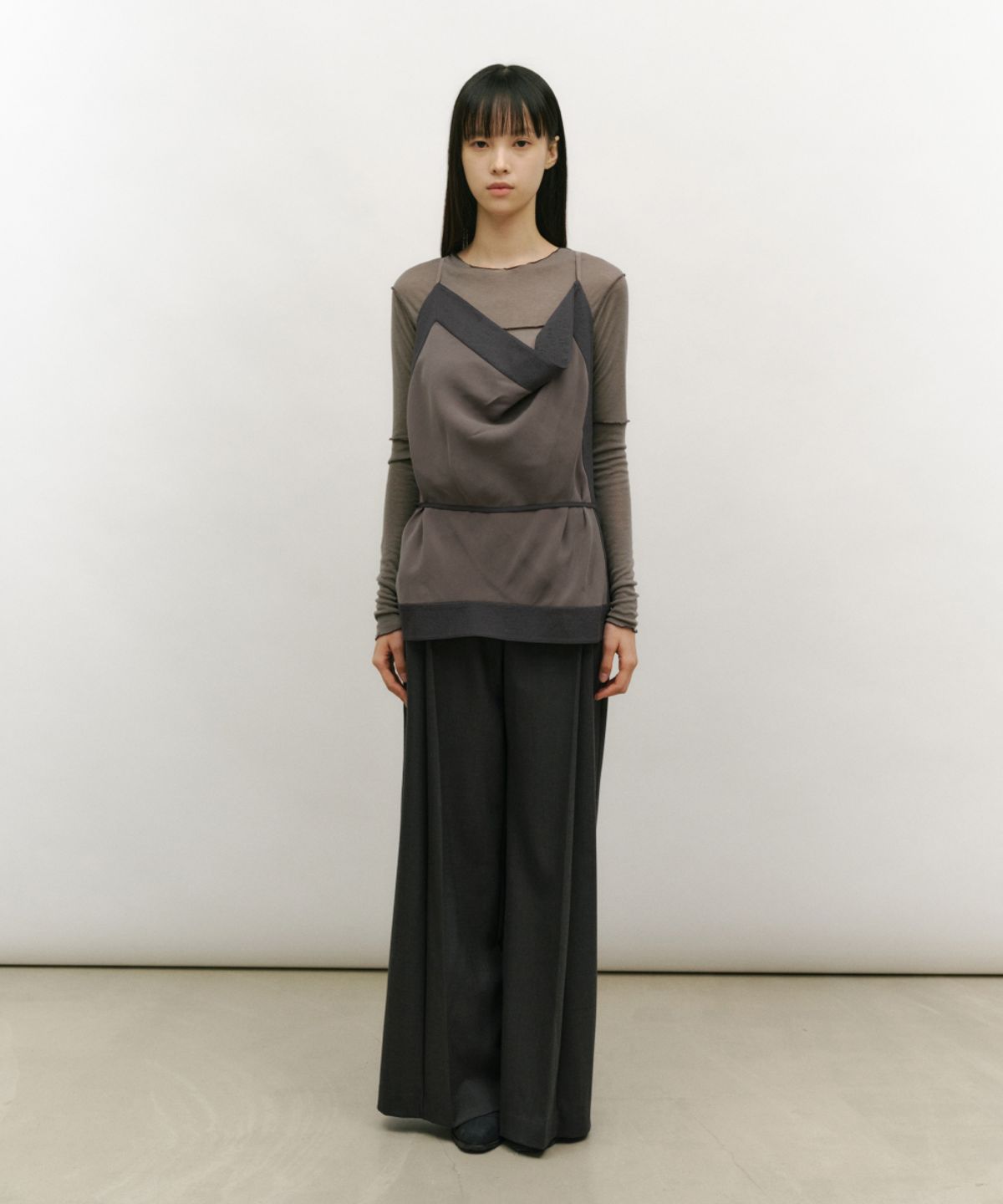 로우타이드(LOW TIDE) FRAME COWL HALTER TOP [MOCHA]