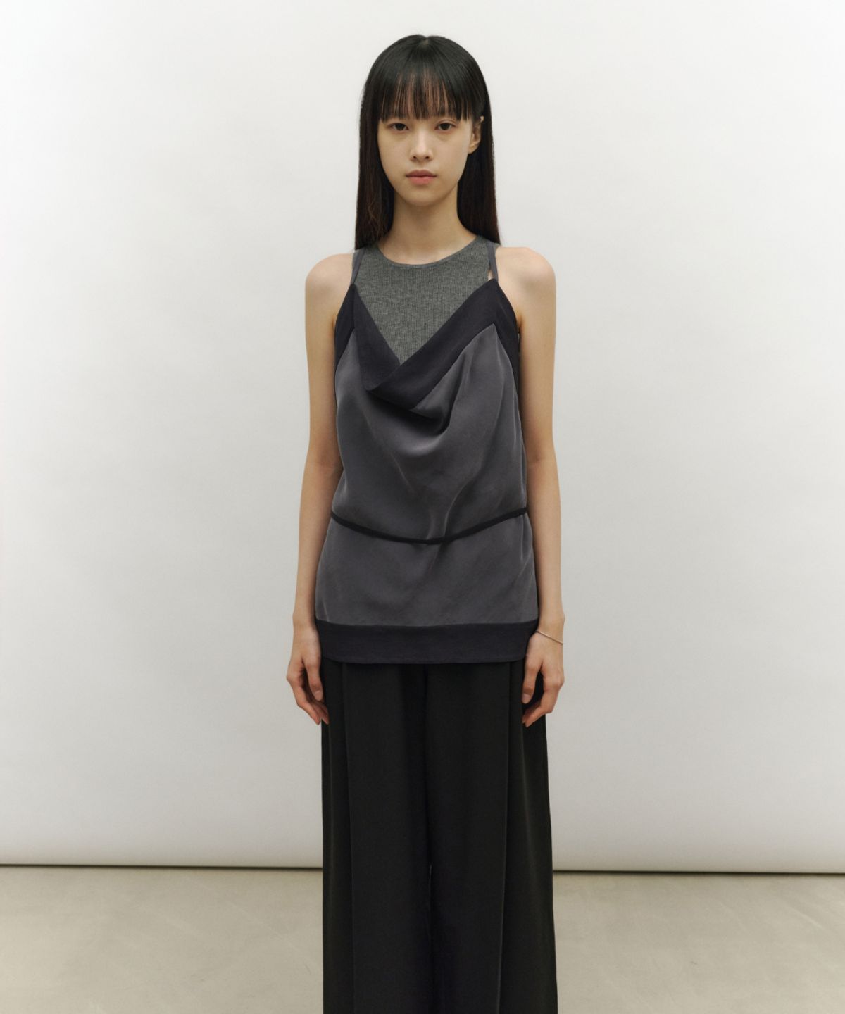 로우타이드(LOW TIDE) FRAME COWL HALTER TOP [CHARCOAL]