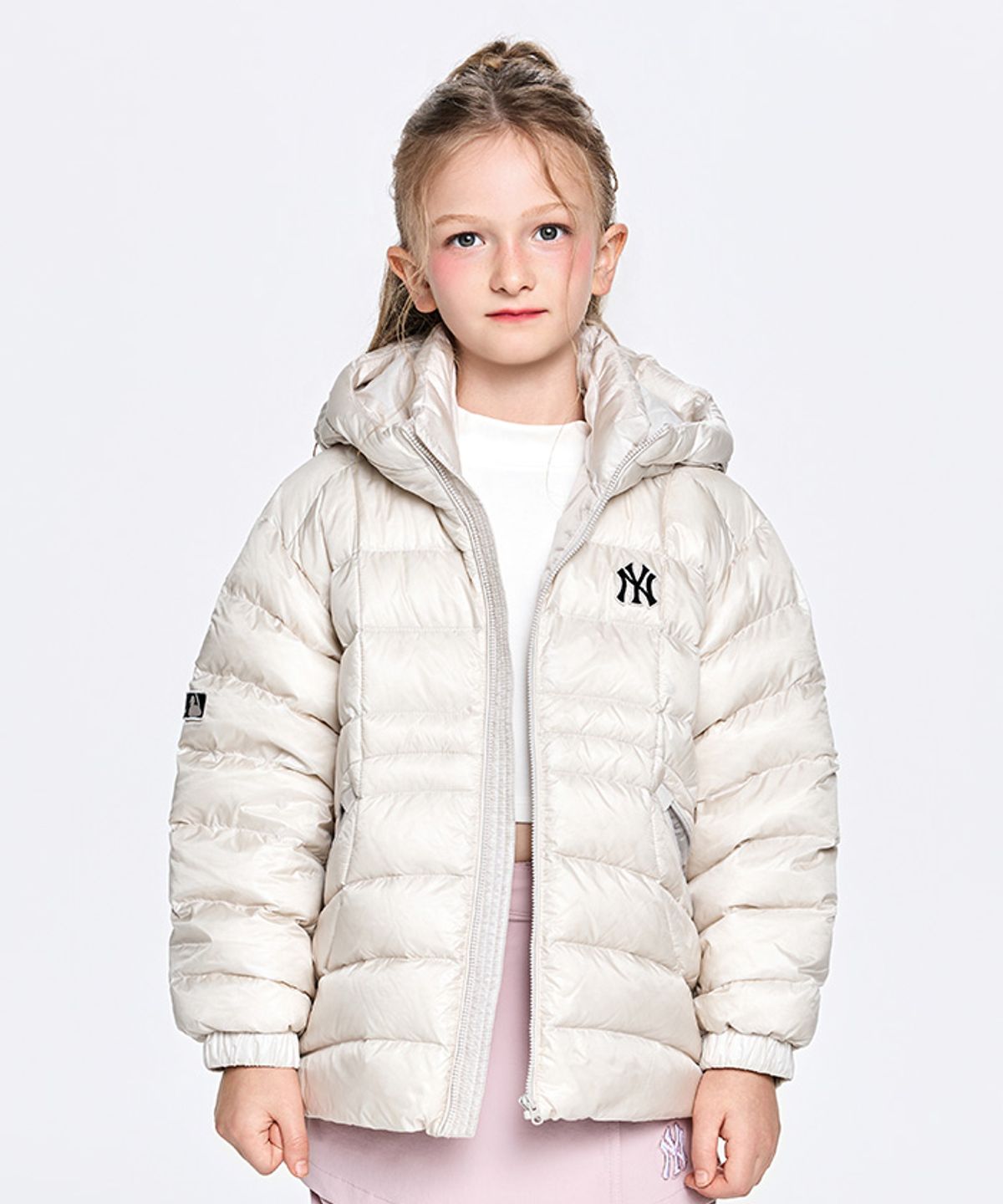 엠엘비 키즈(MLB KIDS) 아웃도어 모디파이드 글로시 경량다운 NY (D.Cream)