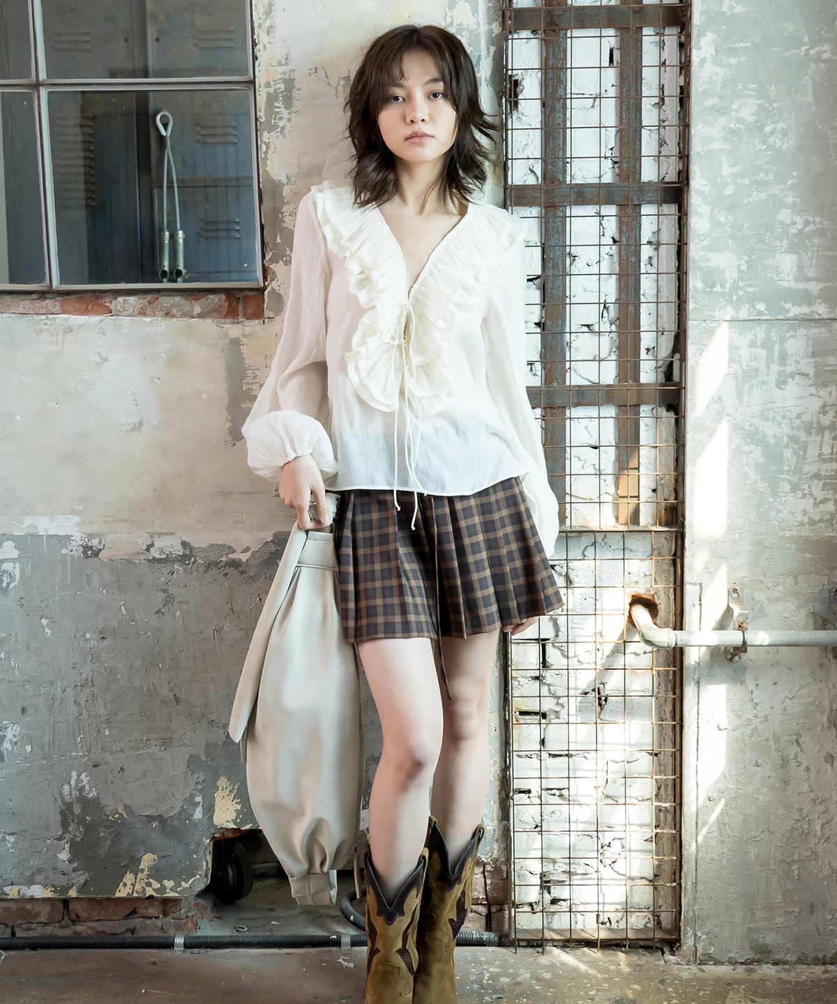 퀴스케(QUISQUE de nimes) 번들슬링백 (스웨이드 베이지)