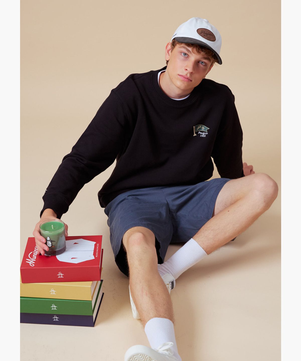 펭귄 바이 먼싱웨어(penguin by munsingwear) 공용 로고 원포인트 레귤러핏 맨투맨 블랙 MR323PTL91