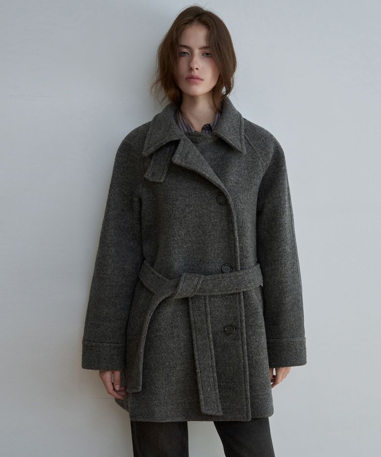 누아 부클 하이넥 벨티드 하프 코트_Charcoal Grey