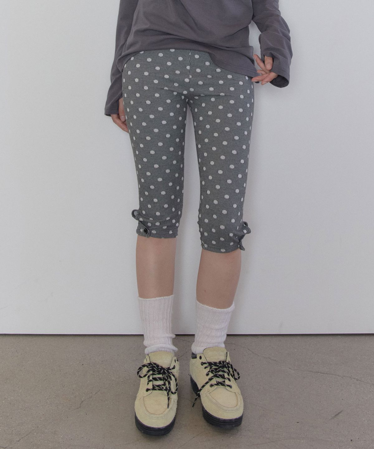 타입서비스(TYPESERVICE) Dot Capri Leggings [Gray]