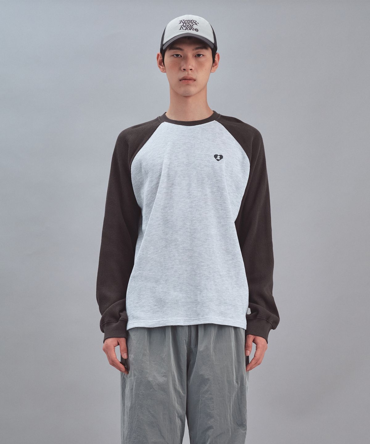 레스트앤레크레이션(REST&RECREATION) HEART LOGO WAFFLE LONG SLEEVE - LIGHT GREY