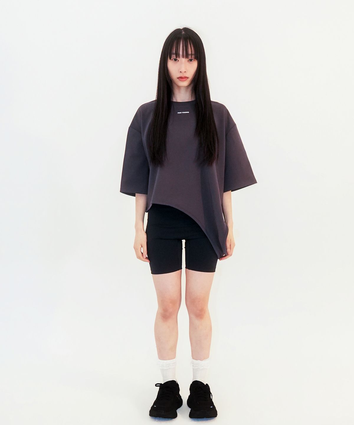 판영(FANYOUNG) CURVE OVERLAY TOP CHARCOAL