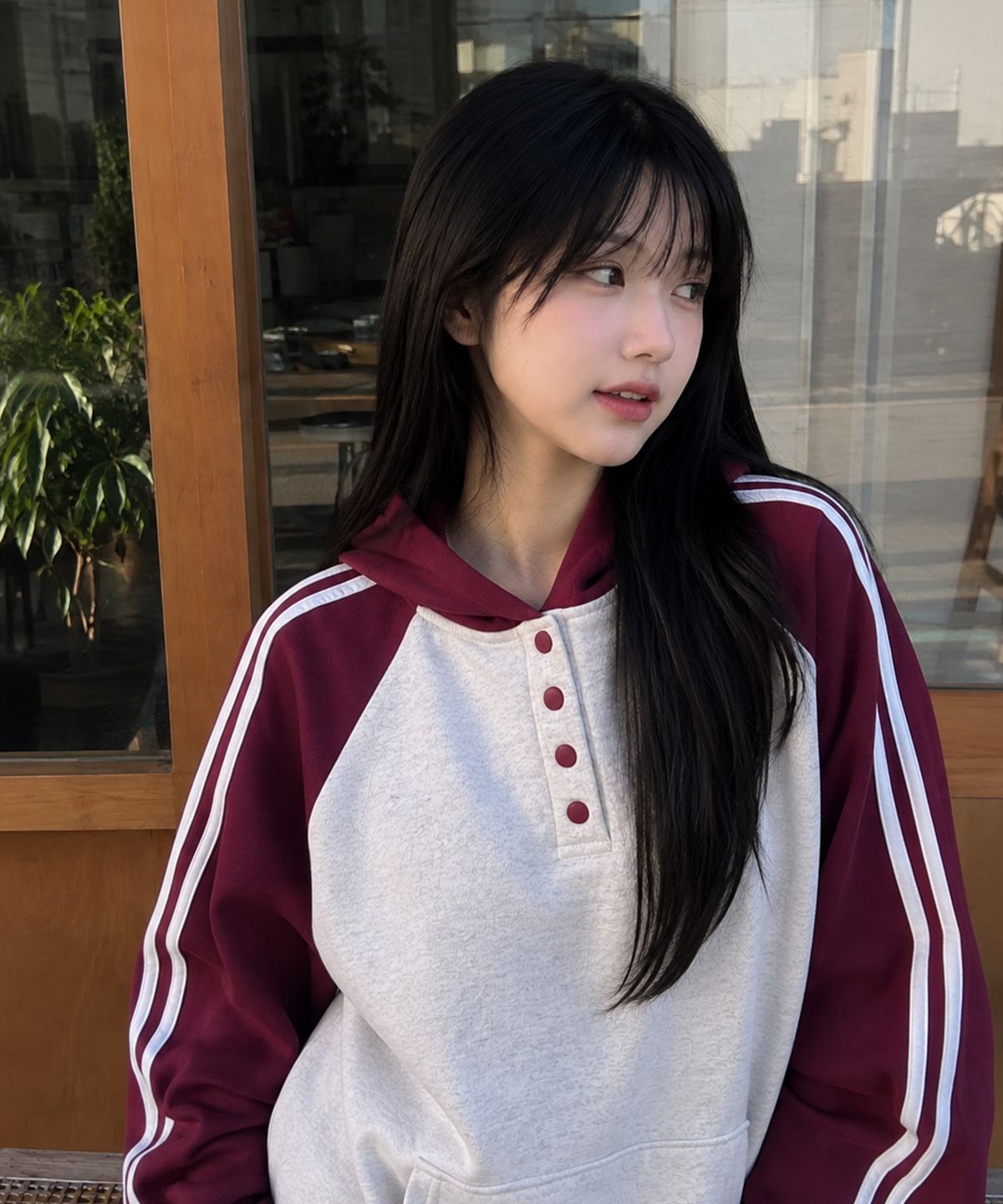 모즈모즈(MOZMOZ) 배색 레글런 헨리넥 후드 버건디