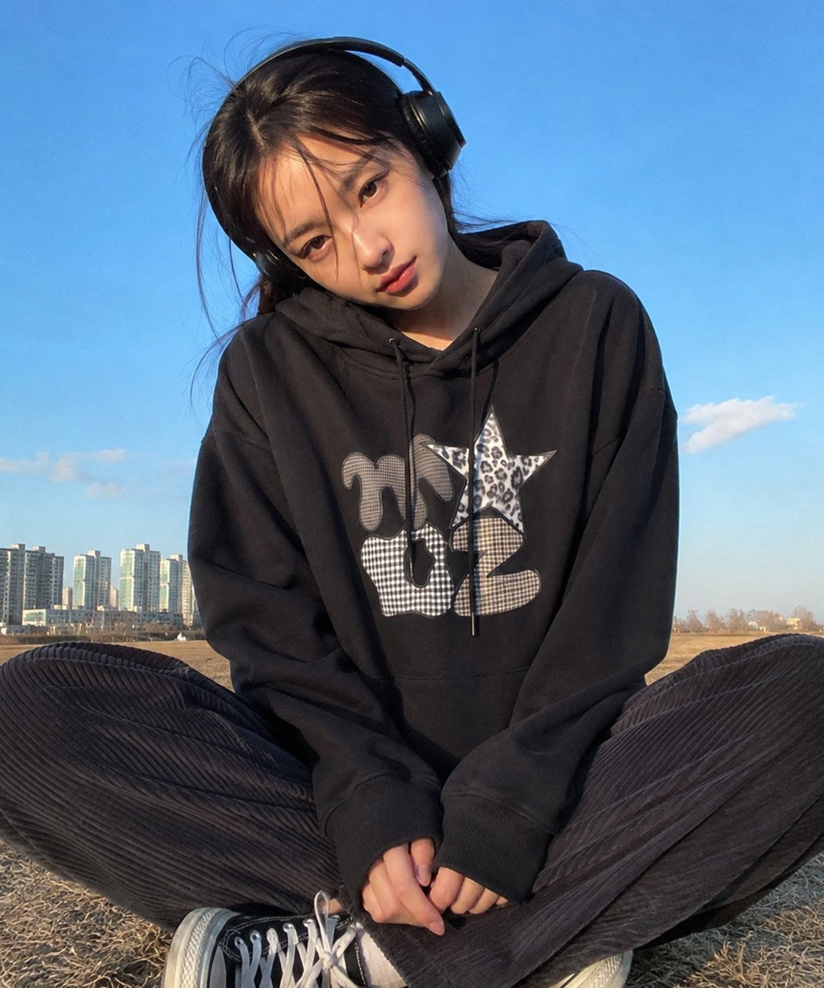 모즈모즈(MOZMOZ) 믹스패턴 레오파드 패치 오버핏 후드 블랙