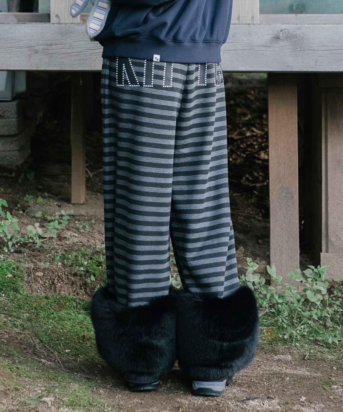 카비시(CAVISH) STRIPED FUR KITTEN WIDE SWEAT PANTS BLACK(CV2GFFPA01A)
