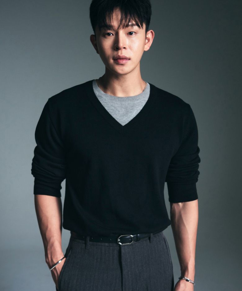 [블레이어 × 이핏] 레이어드 브이넥 니트 [BLACK]