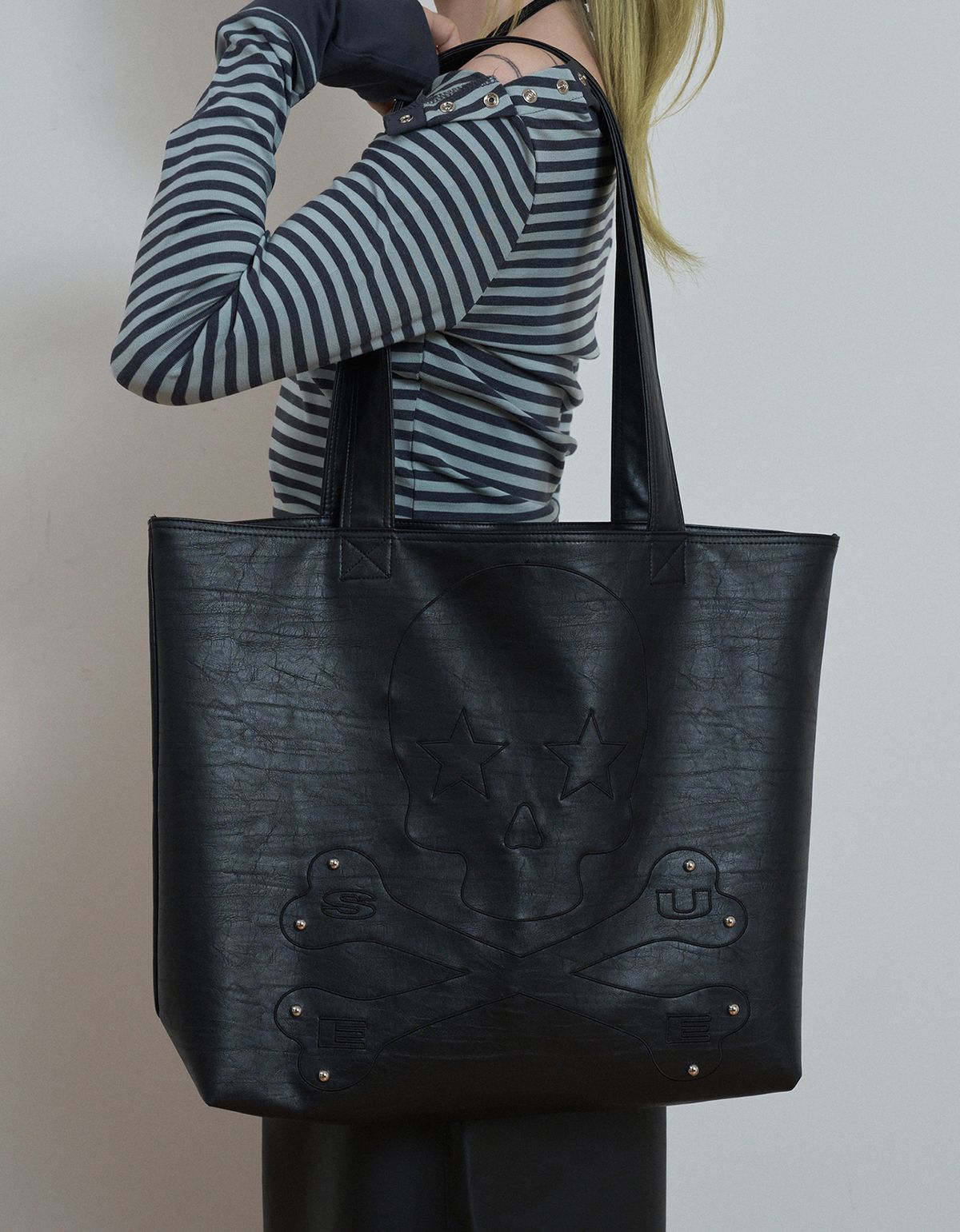 셋업이엑스이(SETUP-EXE) SKULL FAUX LEATHER SHOPPER BAG / BLACK