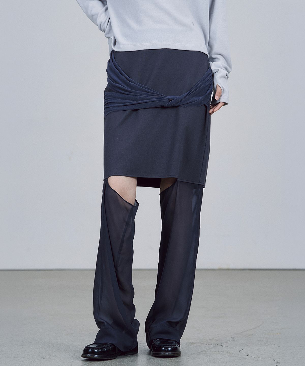 솔티페블(SALTY PEBBLE) STRAP SKIRT PANTS [CHARCOAL]