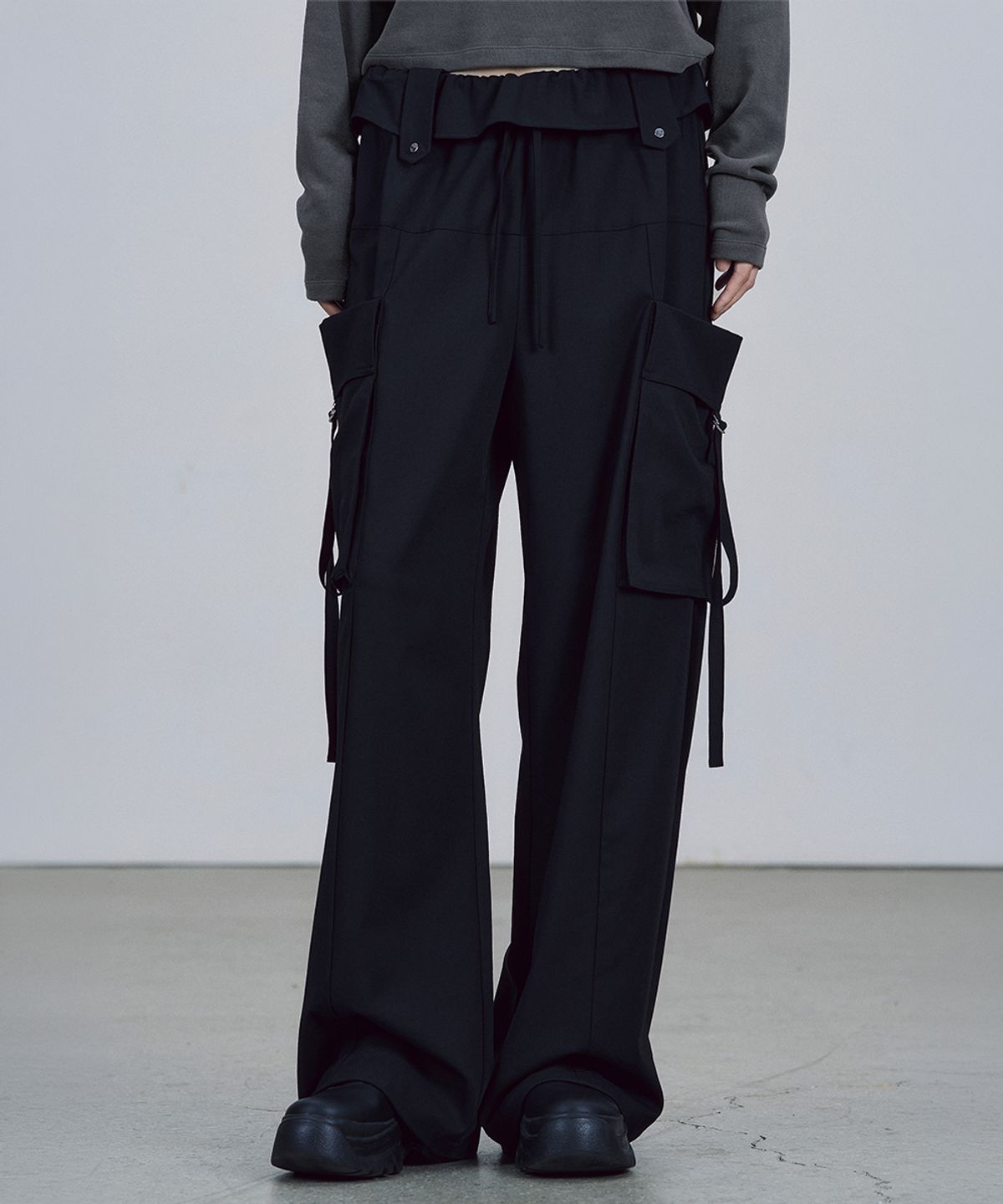솔티페블(SALTY PEBBLE) FOLDED WAIST WIDE PANTS [BLACK]