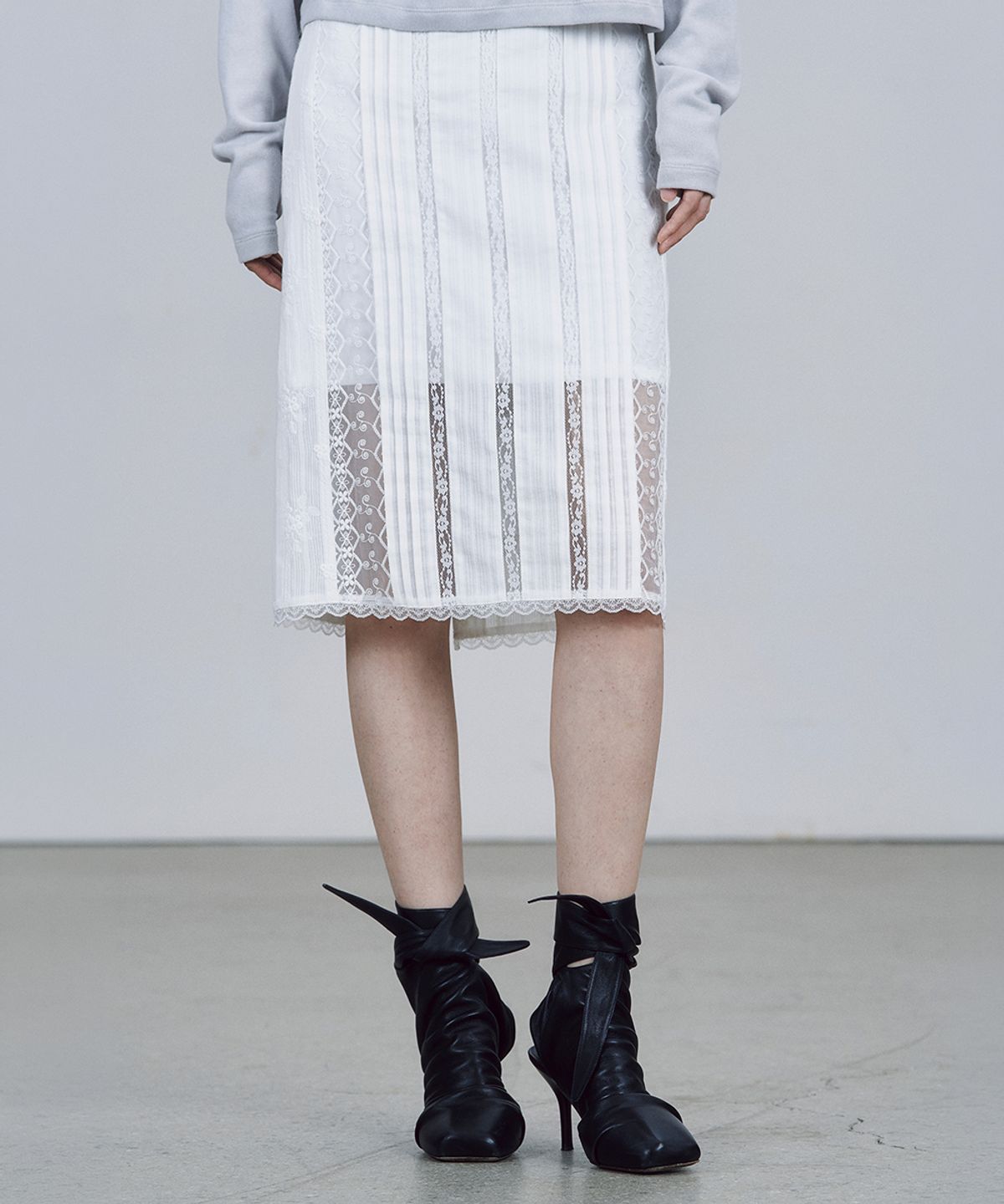 솔티페블(SALTY PEBBLE) LACE PINTUCK MIDI SKIRT [WHITE]