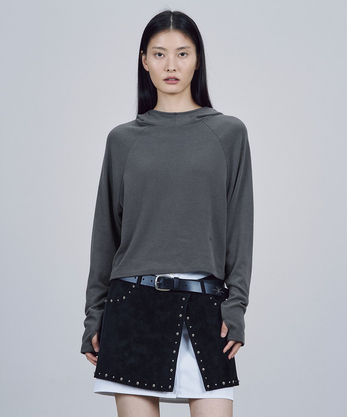 솔티페블(SALTY PEBBLE) SOFT CROPPED HOODED TOP [CHARCOAL]